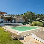 Exclusive In With Jacuzzipool Vila