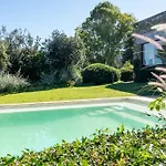 Exclusive In With Jacuzzipool Vila